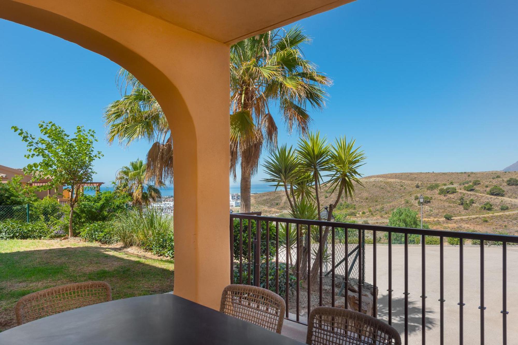 Apartment Bright 3-bedroom With Sunset Views Estepona