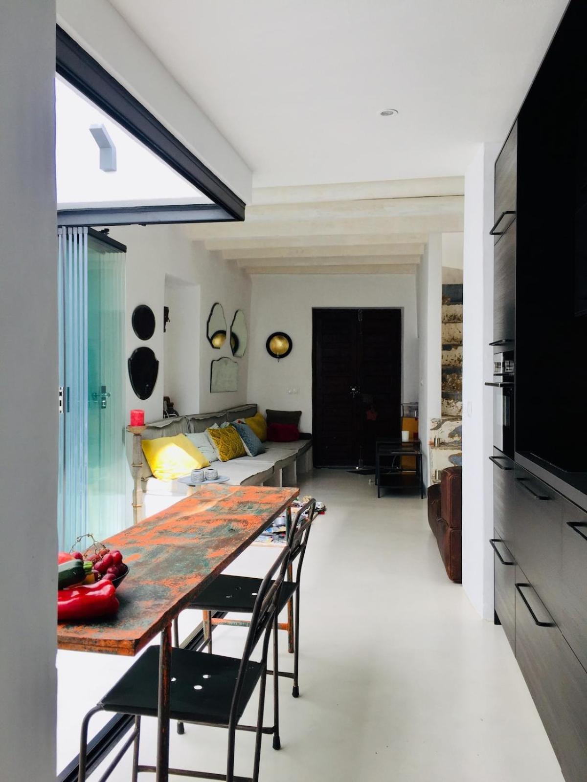 Vakantiehuis Unique Townhouse With Rooftop Pool *