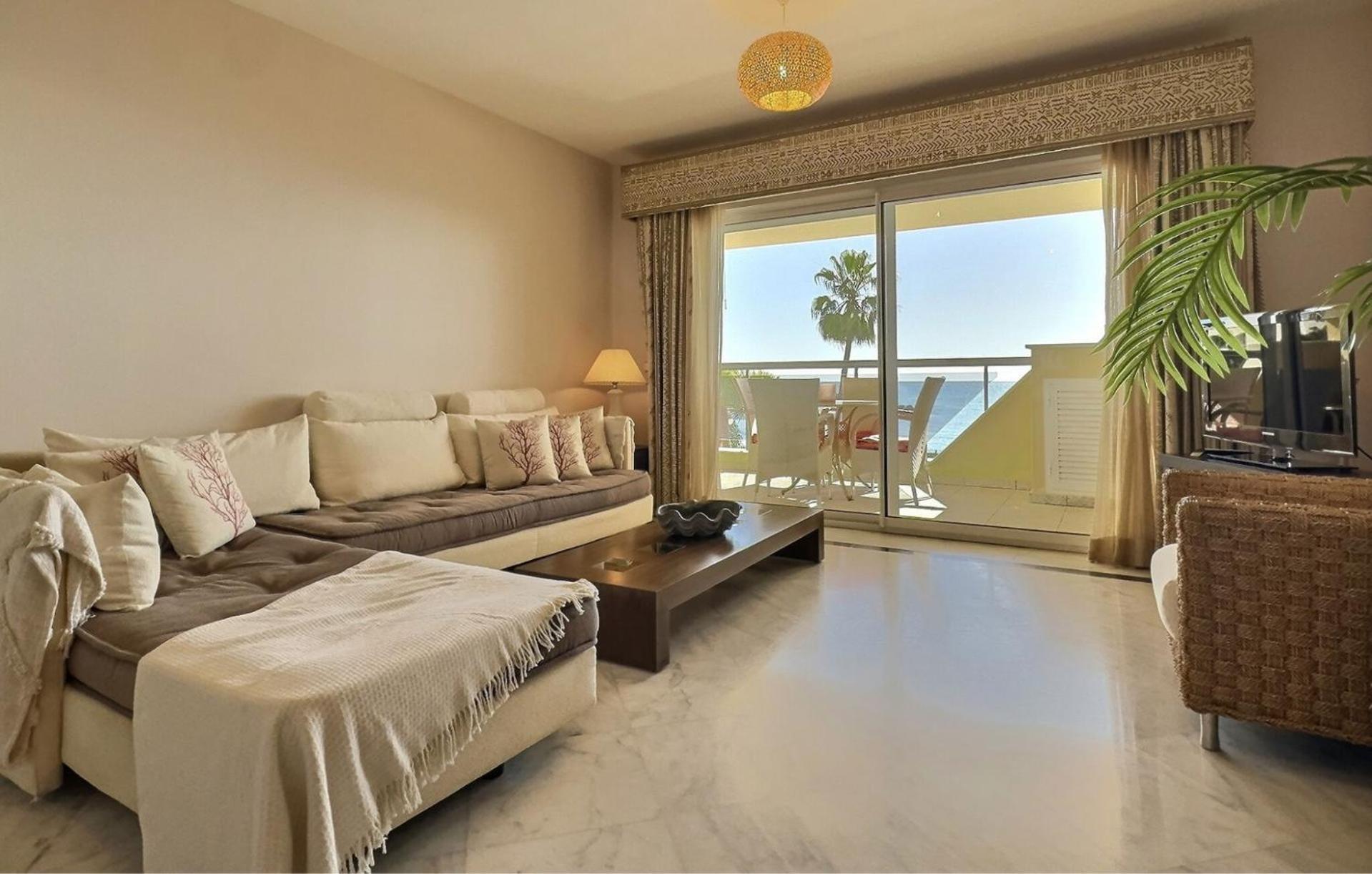 Apartment Front Line Paradise In
