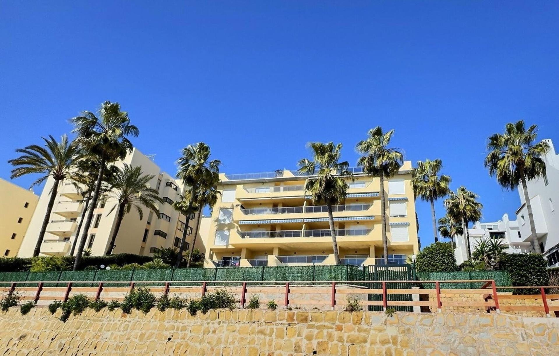 Apartment Front Line Paradise In