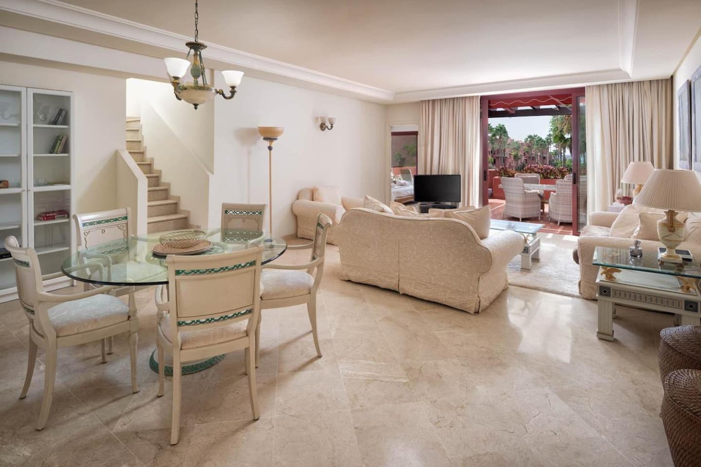 Beachfront Penthouse, Pool Gym