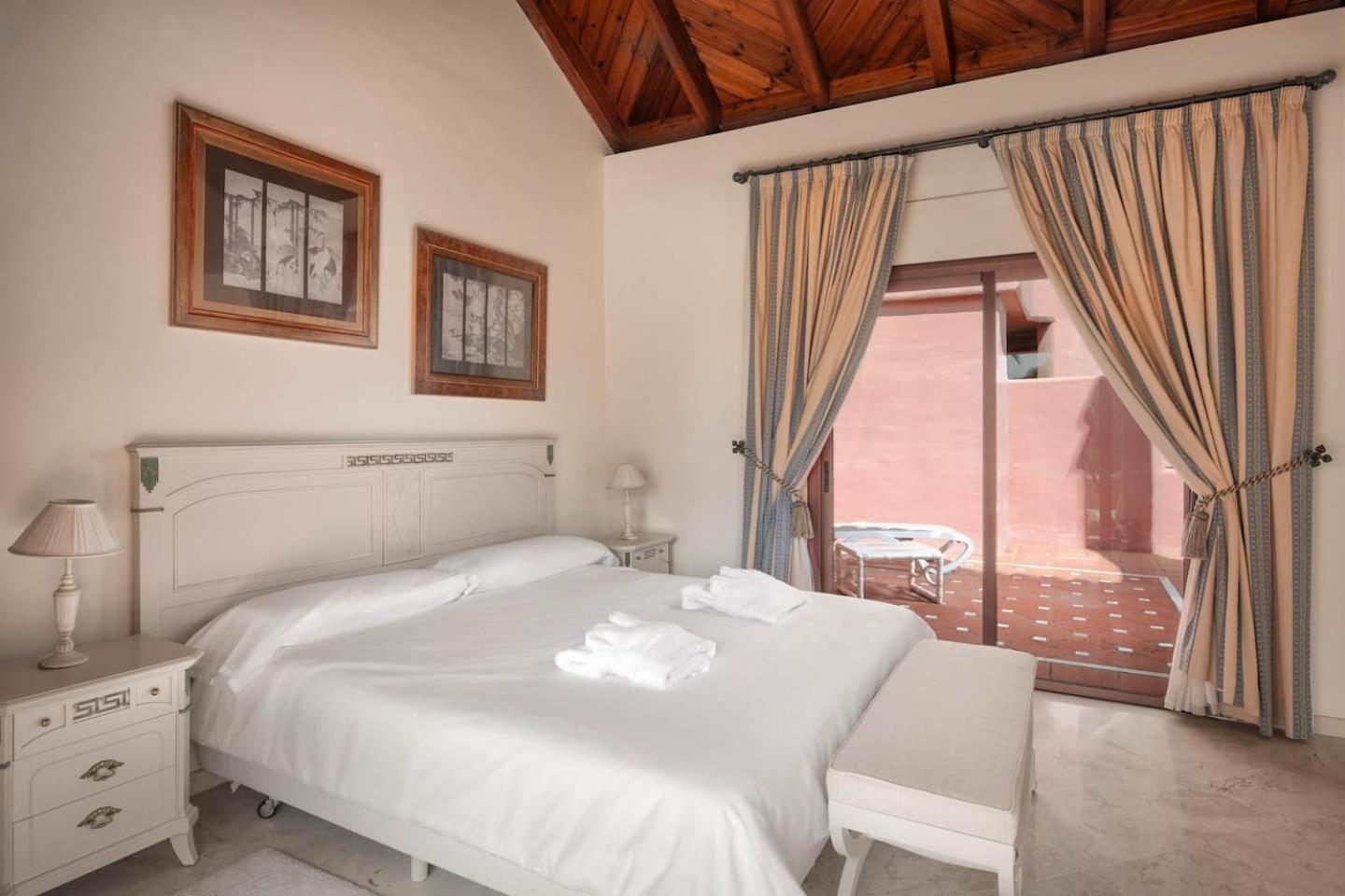 Beachfront Penthouse, Pool Gym Apartamento Estepona