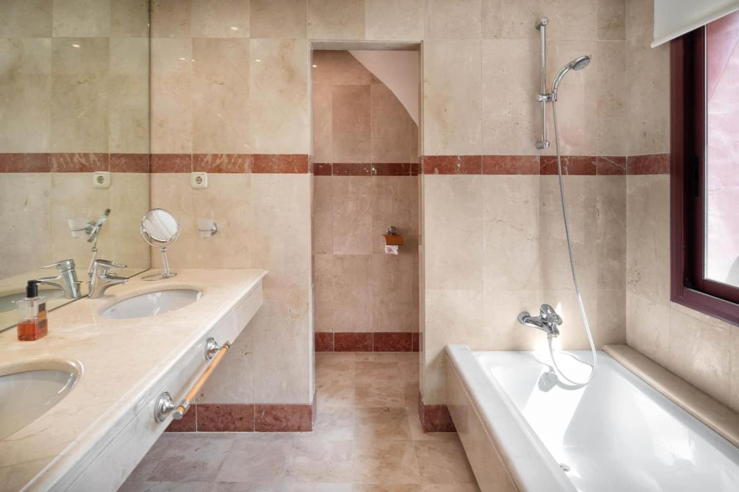 Apartamento Beachfront Penthouse, Pool Gym Estepona