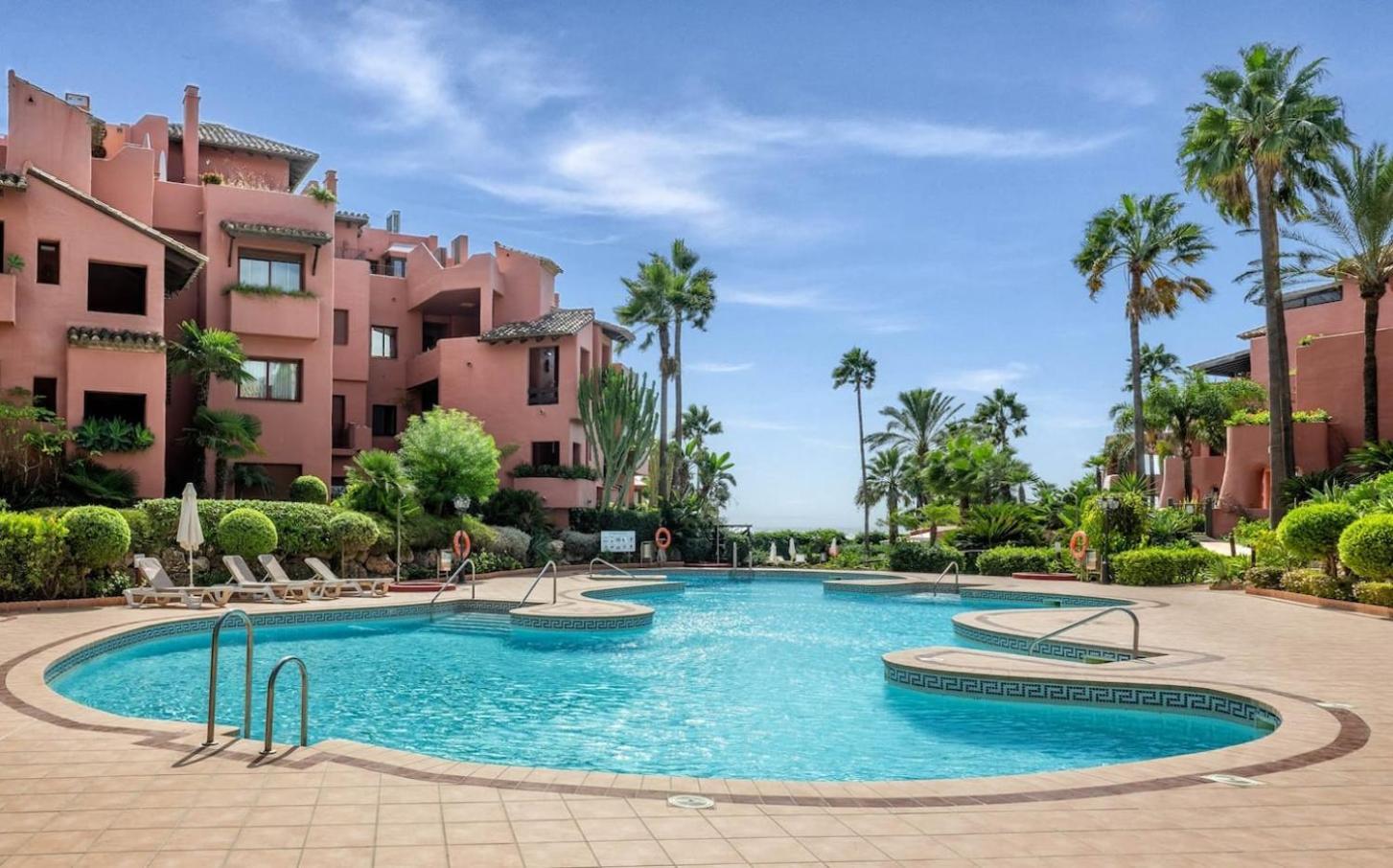 Beachfront Penthouse, Pool Gym *