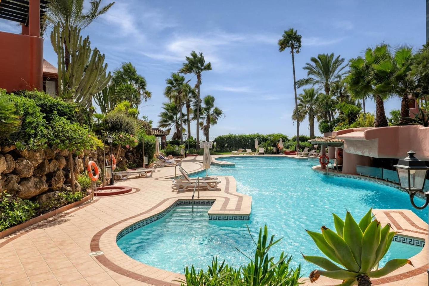 Beachfront Penthouse, Pool Gym Apartamento Estepona