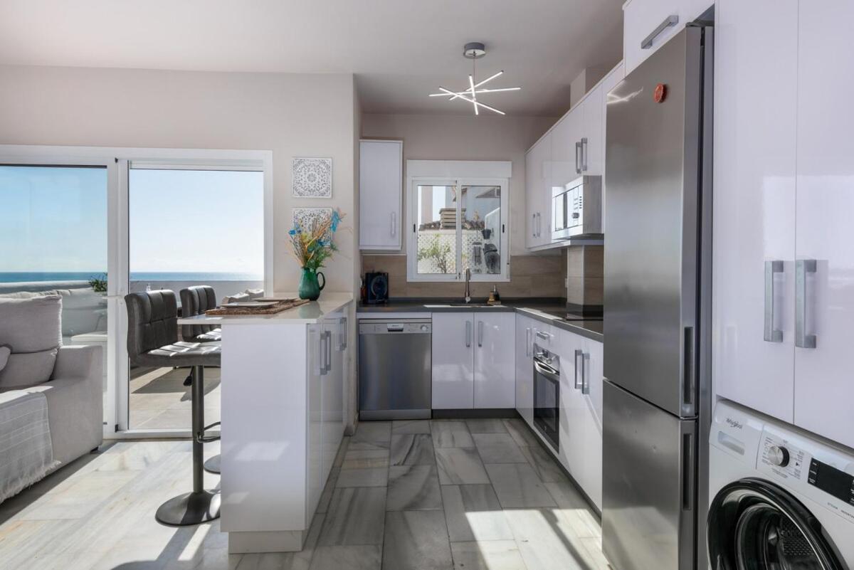 Apartment Stunning Beachfront Penthouse *