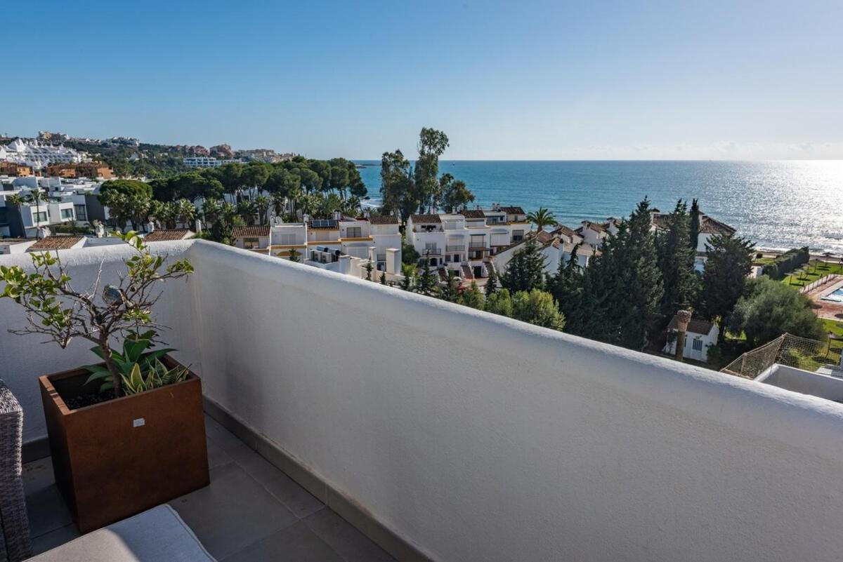 Stunning Beachfront Penthouse *