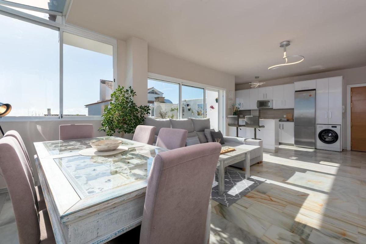 Stunning Beachfront Penthouse Apartment Estepona