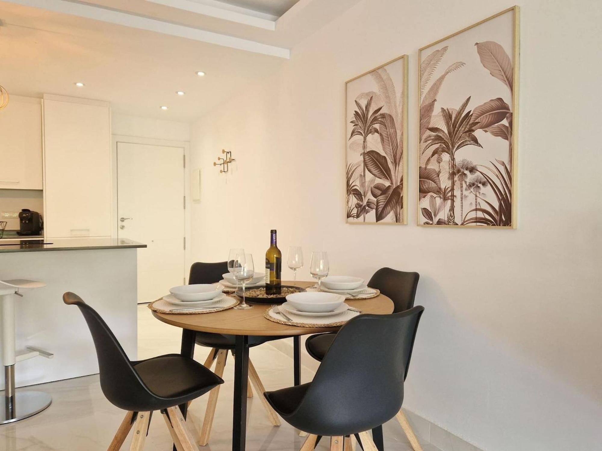 Modern Two Bedroom In Pueblo Cortes Del Golf Benahavis *