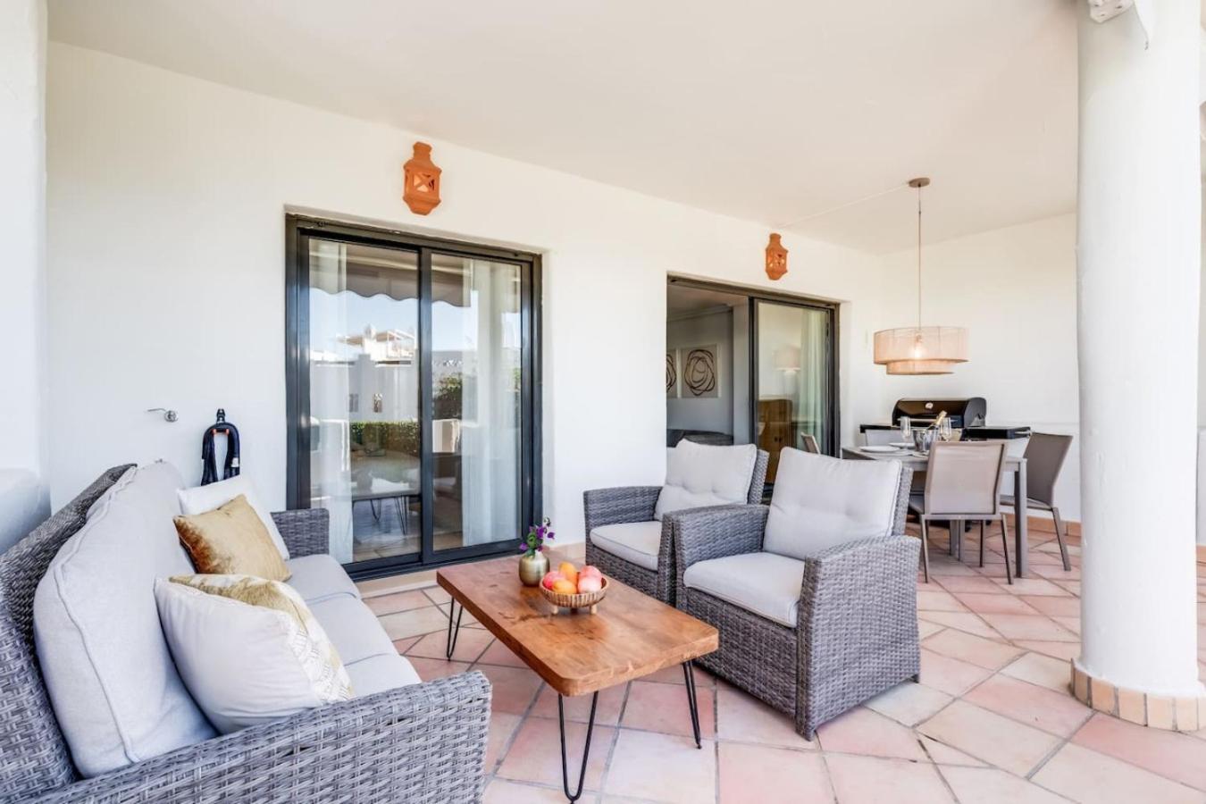 Sunset Golf Escape - Stijlvol New Golden Mile Apartment