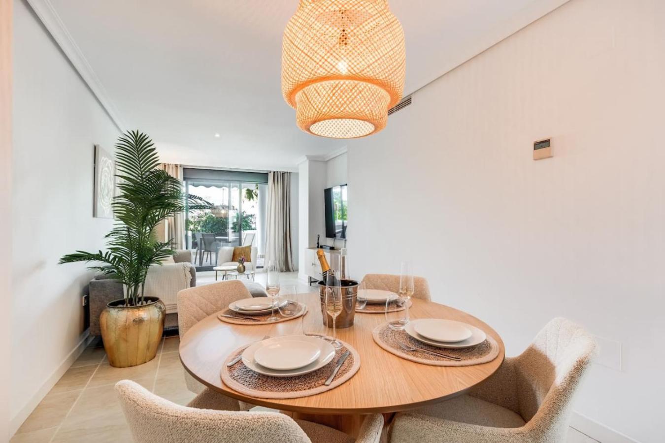 Sunset Golf Escape - Stijlvol New Golden Mile Apartment Estepona