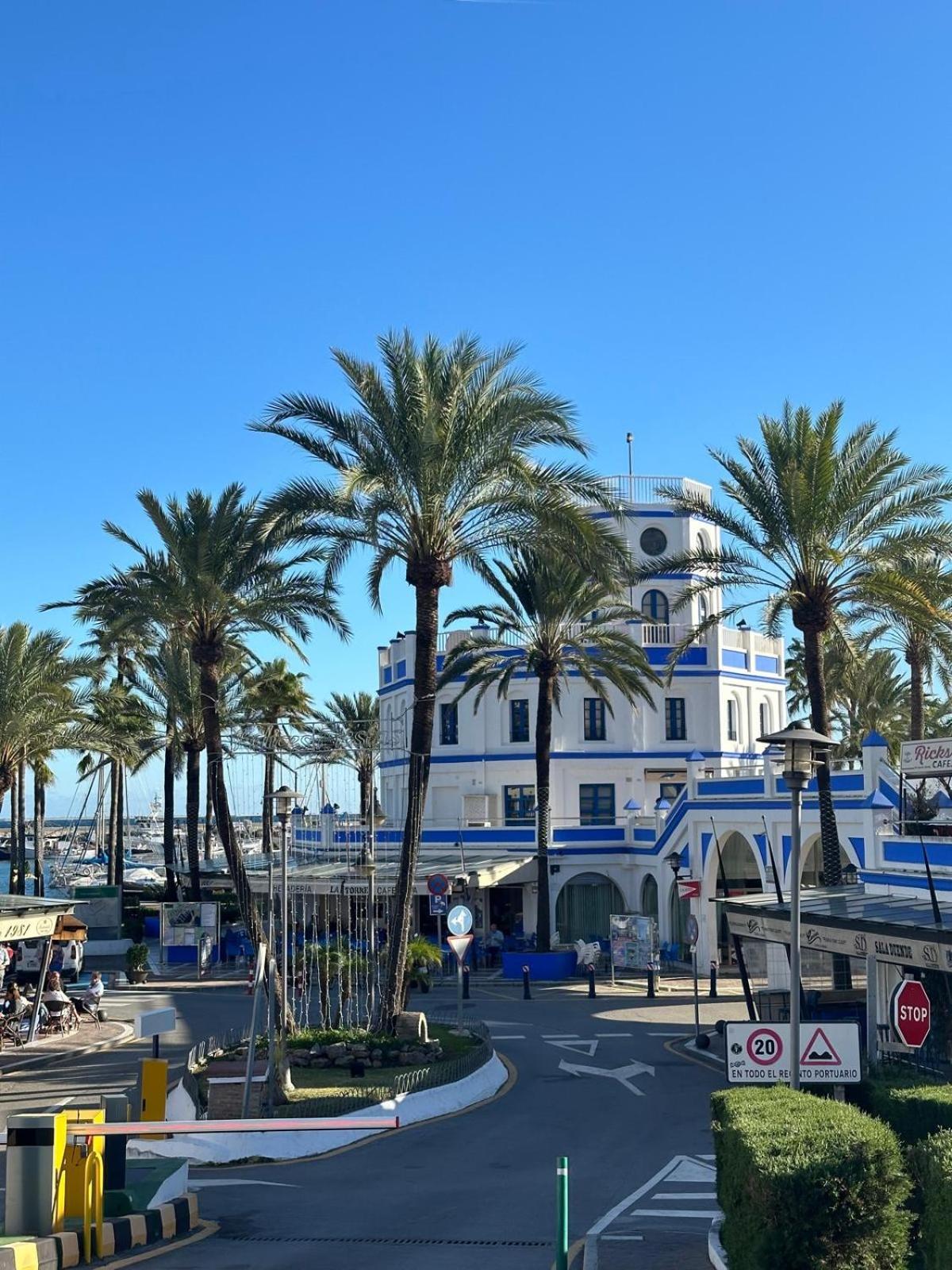 Apartahotel Costa Galera Con Piscinas Jardin Y Un Bano Cercano A La Playa *