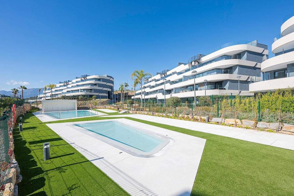 Magnificent 3-bedroom Apartment, Terrace, Sauna And Swimming Pools Estepona