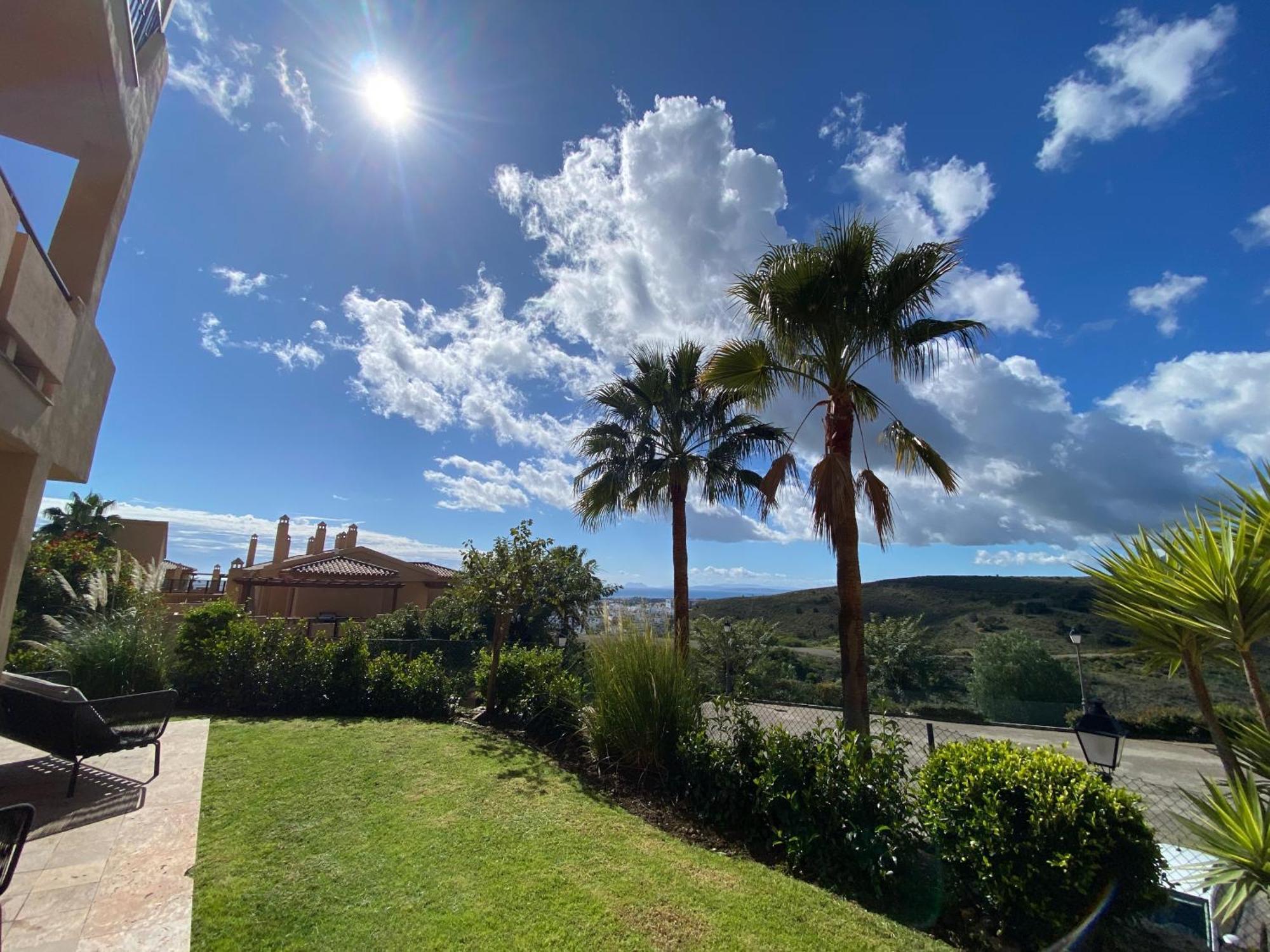 Bright 3-bedroom With Sunset Views Apartment