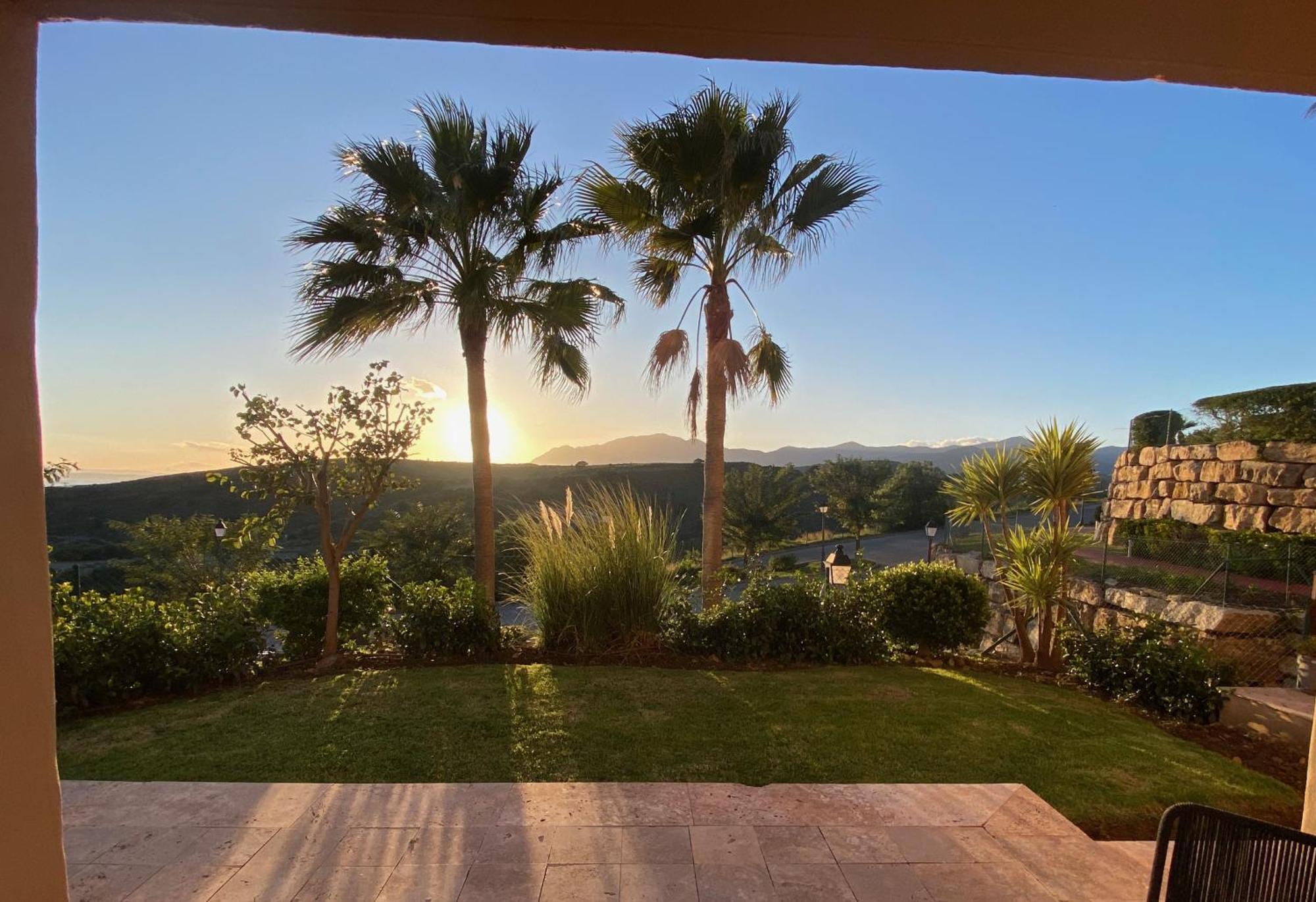 Apartment Bright 3-bedroom With Sunset Views Estepona