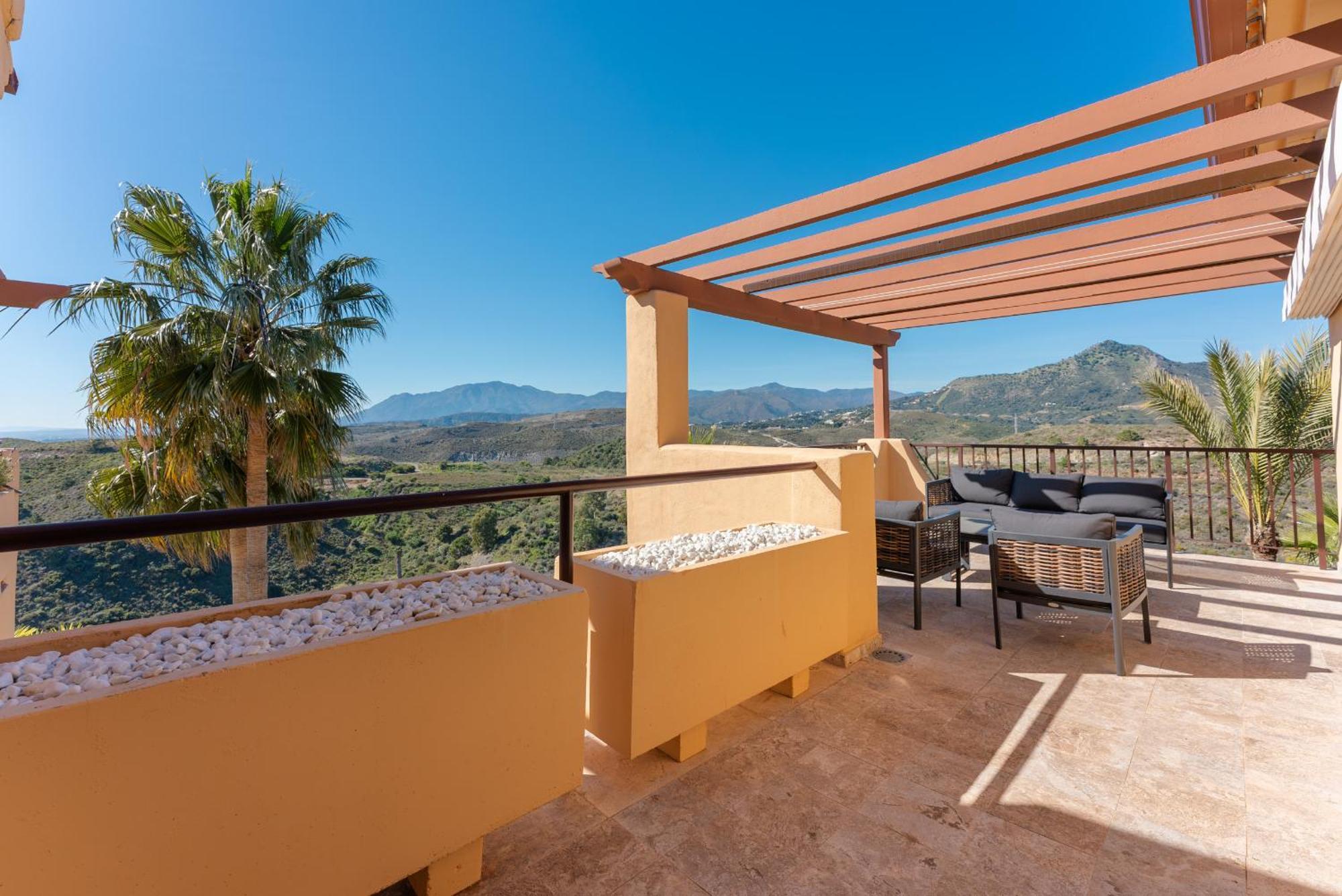 Apartment Stunning 3-bedroom Seaview Penthouse Estepona