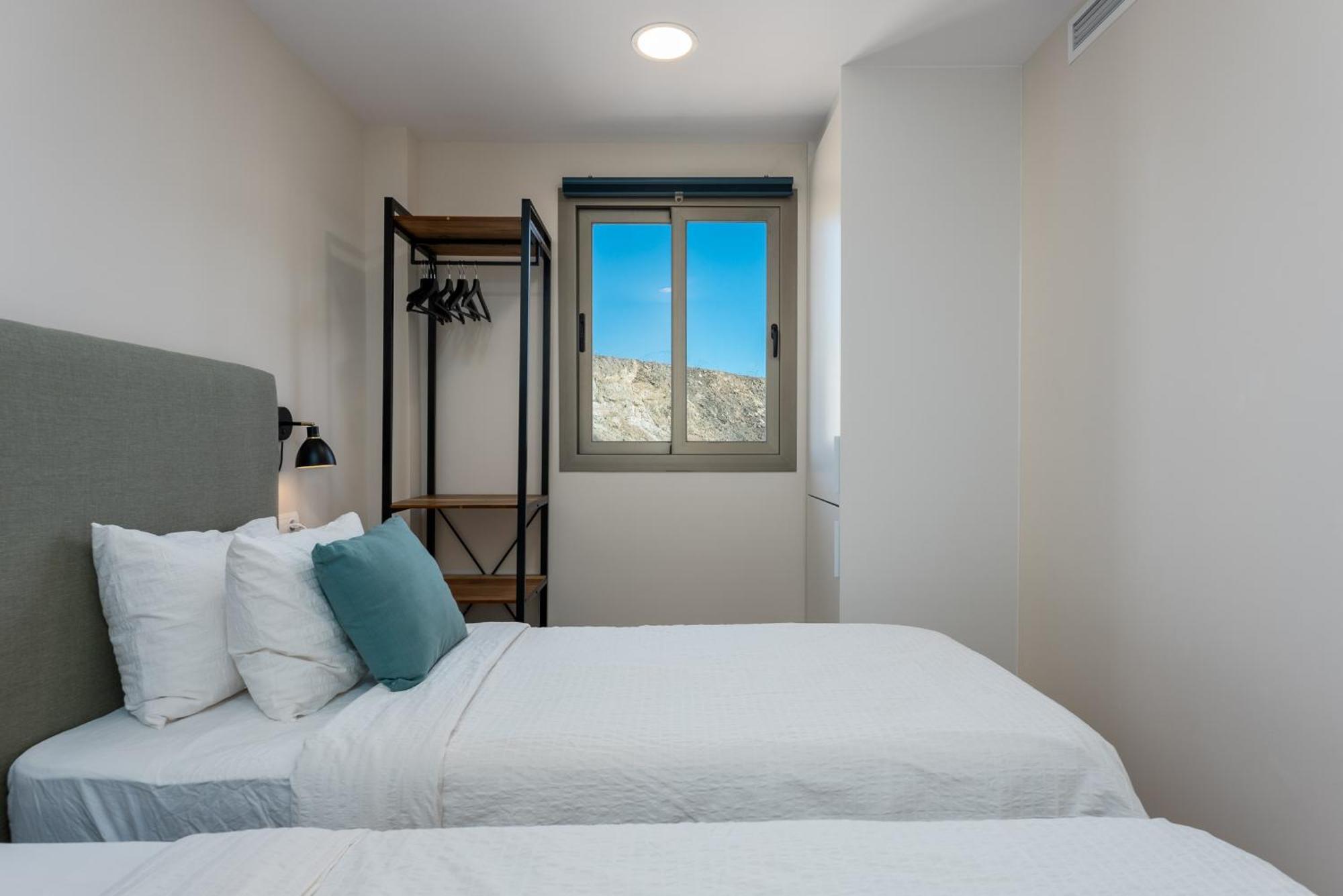 Stunning 3-bedroom Seaview Penthouse Apartment *