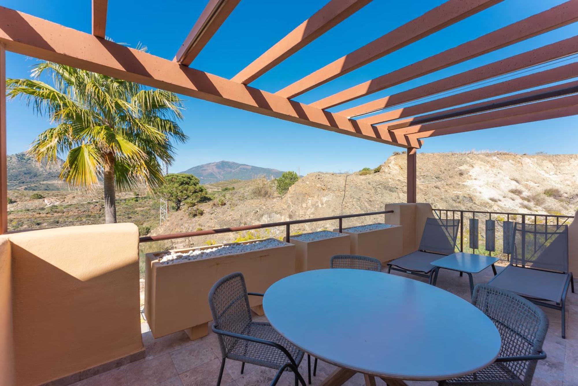 Apartment Stunning 3-bedroom Seaview Penthouse