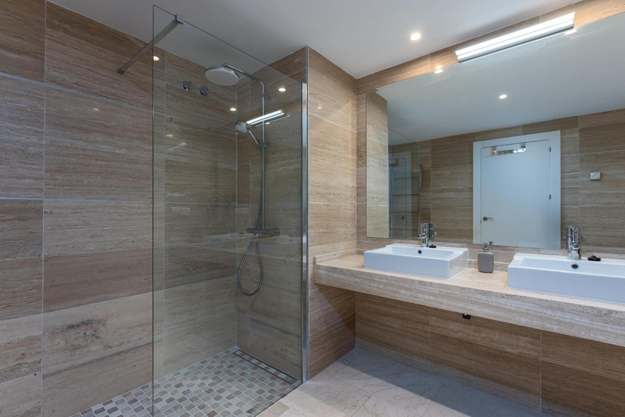 Stunning 3-bedroom Seaview Penthouse *