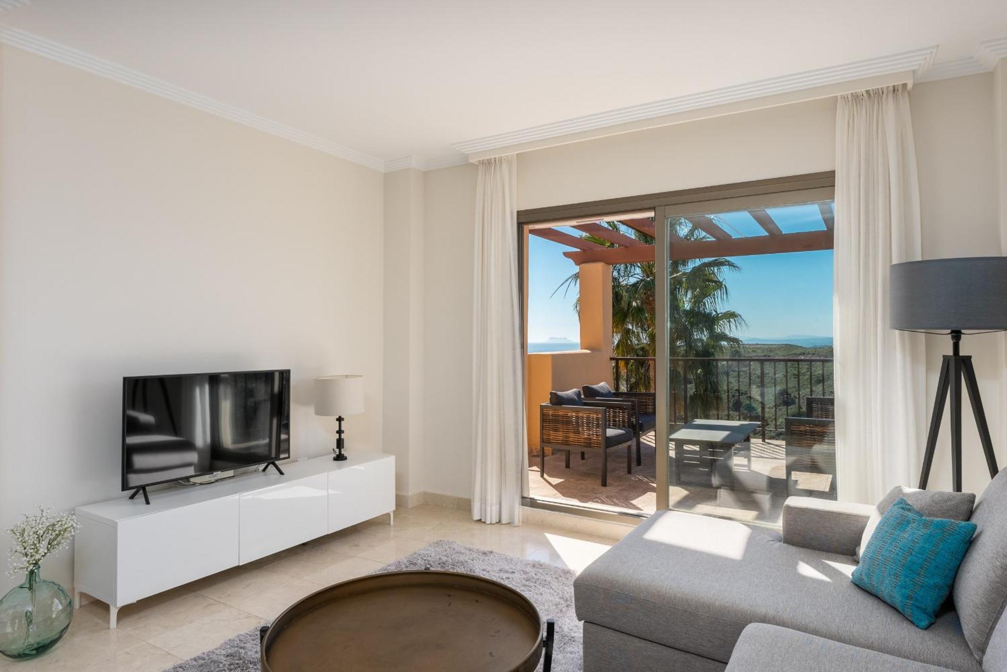 Stunning 3-bedroom Seaview Penthouse Apartment
