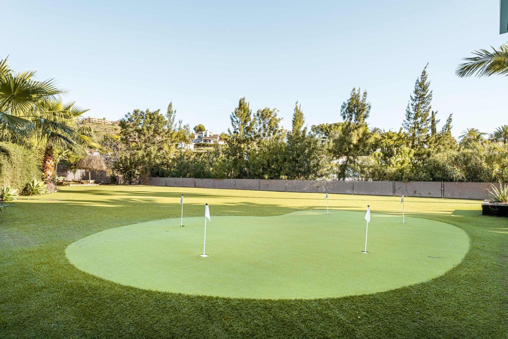 Villa Paraiso Alto Ultimate Pool Gym Cinema Parking Golf Estepona