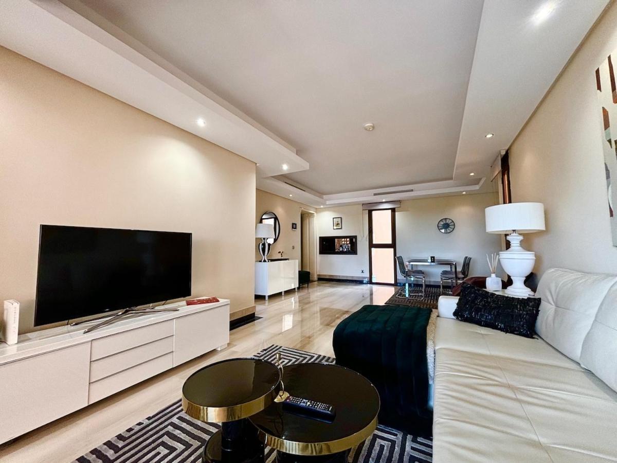 5 Stars Beachfront Paradise - Seaview, Always Heated Pool, Gym, Sauna! Apartment *