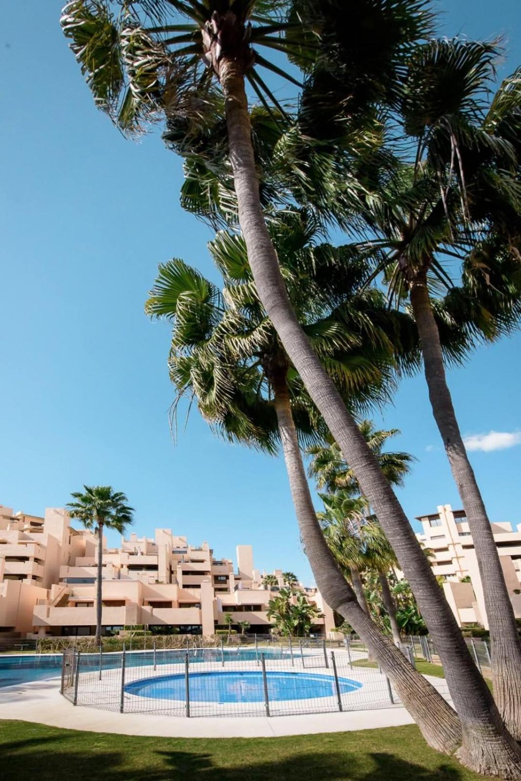 5 Stars Beachfront Paradise - Seaview, Always Heated Pool, Gym, Sauna! Apartment Estepona