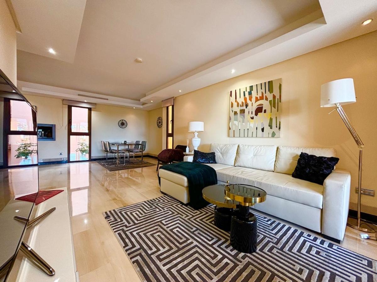 Apartment 5 Stars Beachfront Paradise - Seaview, Always Heated Pool, Gym, Sauna! *