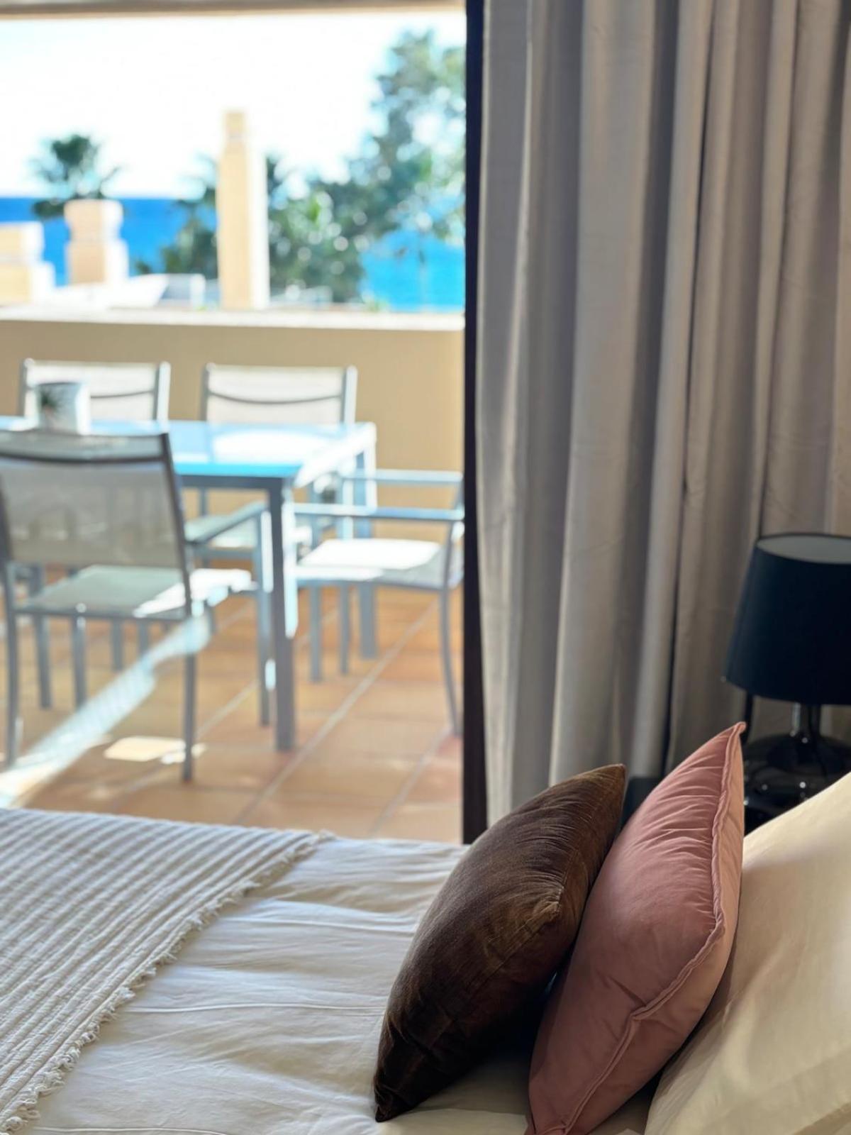 5 Stars Beachfront Paradise - Seaview, Always Heated Pool, Gym, Sauna! Apartment