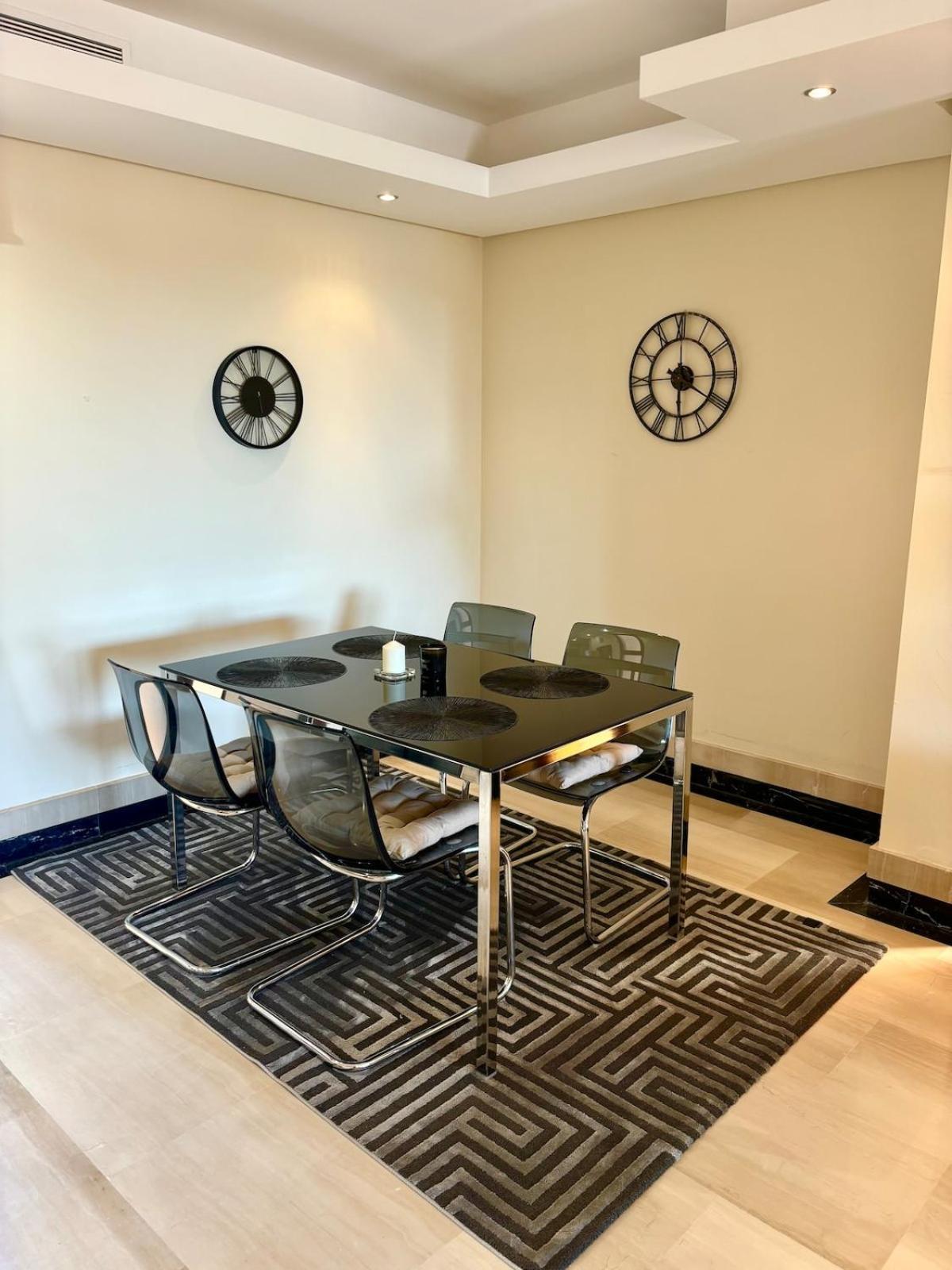 Apartment 5 Stars Beachfront Paradise - Seaview, Always Heated Pool, Gym, Sauna! *