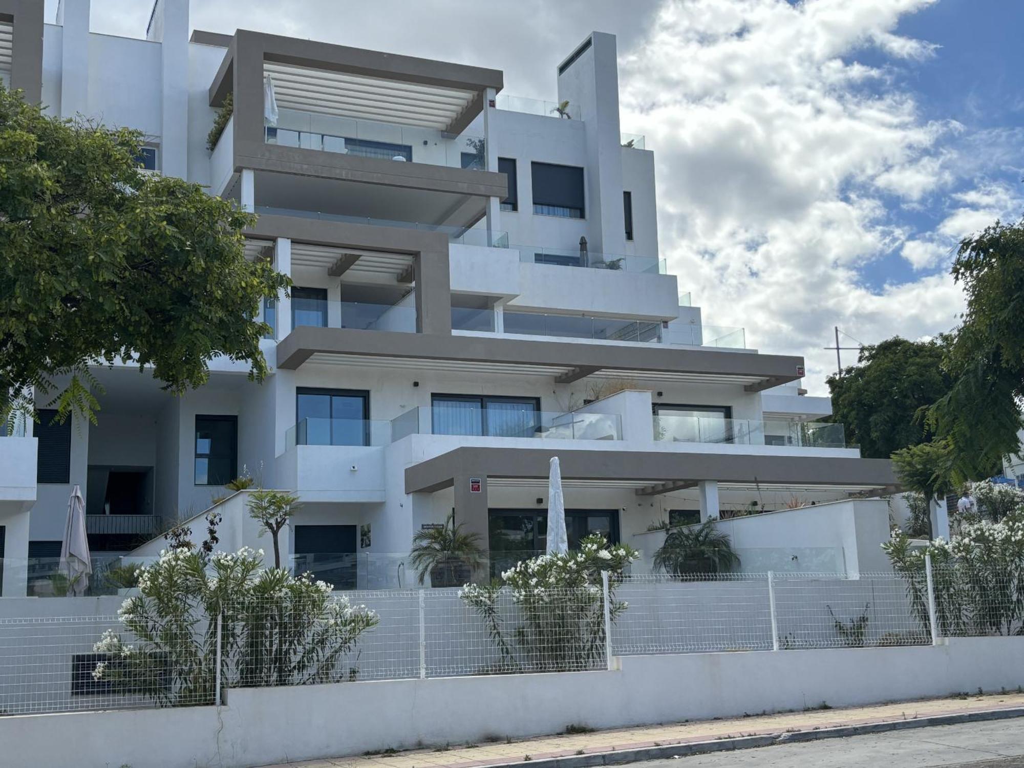 Sb311g - Modern & Well Connected 2 Bed Appartement