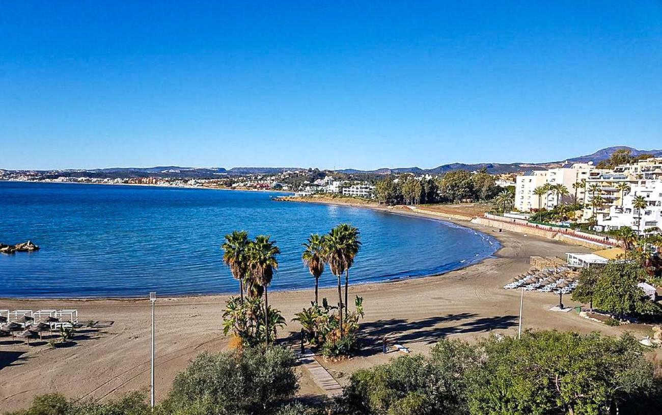 Two Bedroom In Sunny Golf,