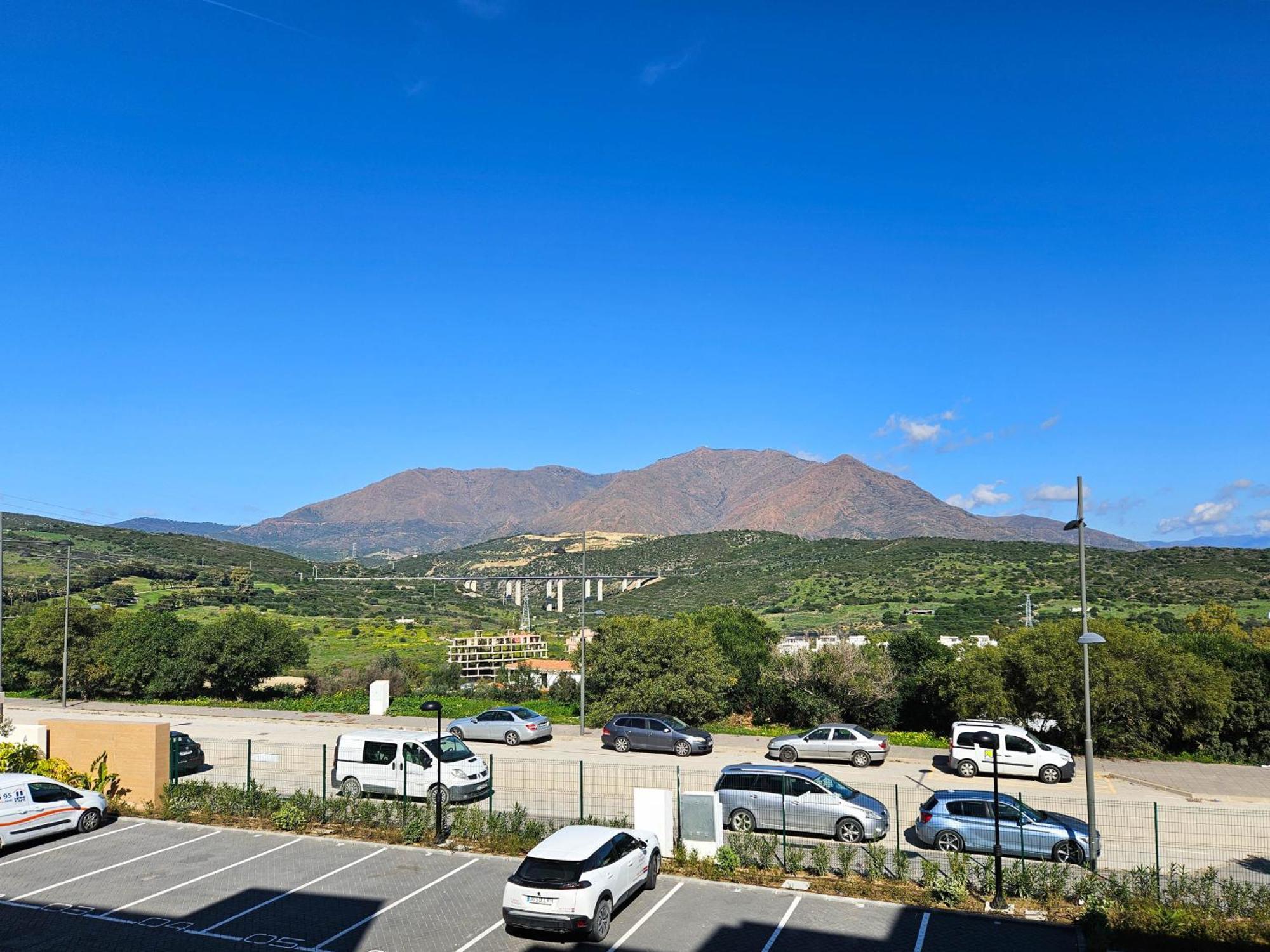 Two Bedroom In Sunny Golf, Apartamento Estepona
