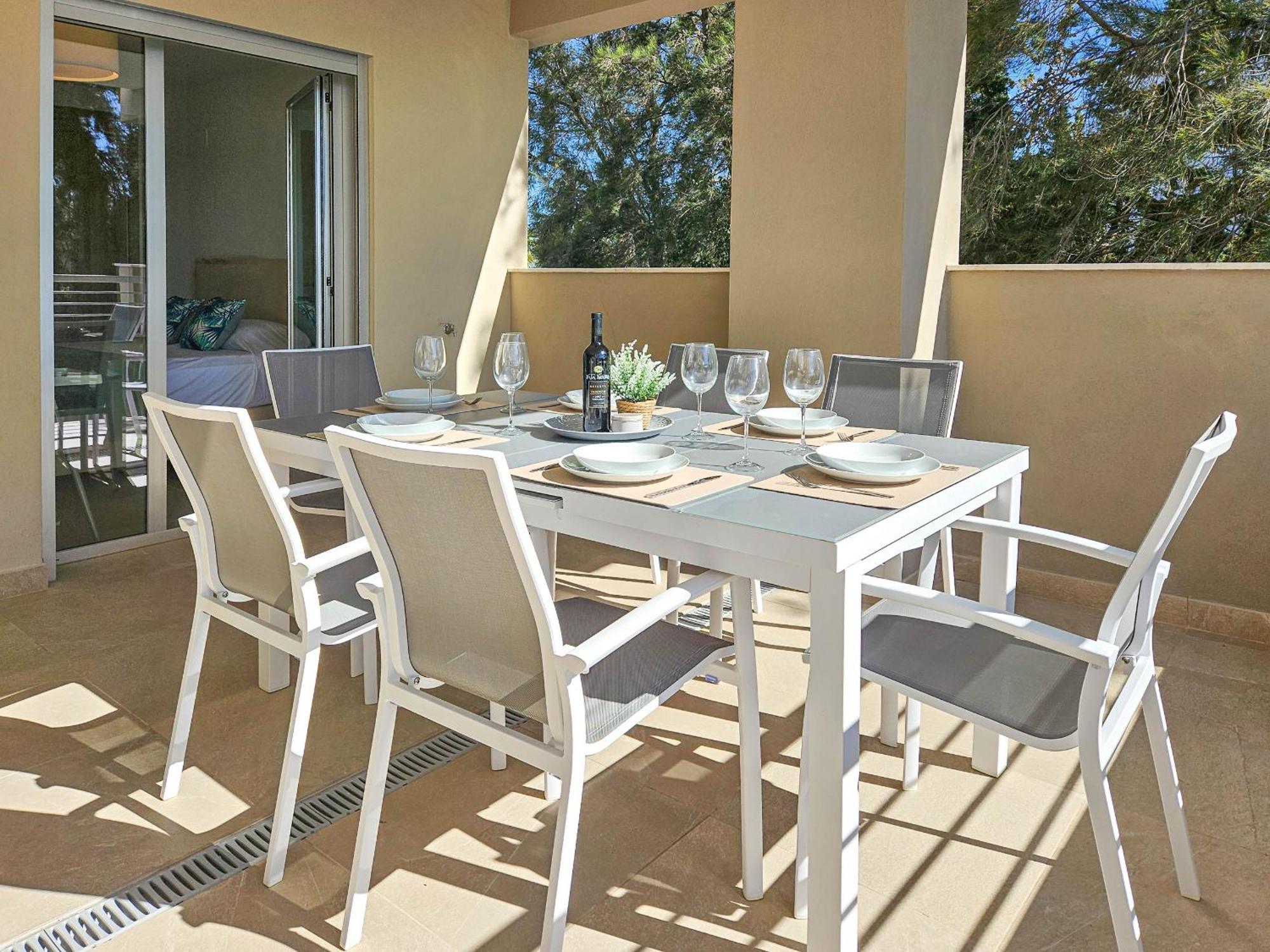 Two Bedroom In Sunny Golf, Apartamento Estepona