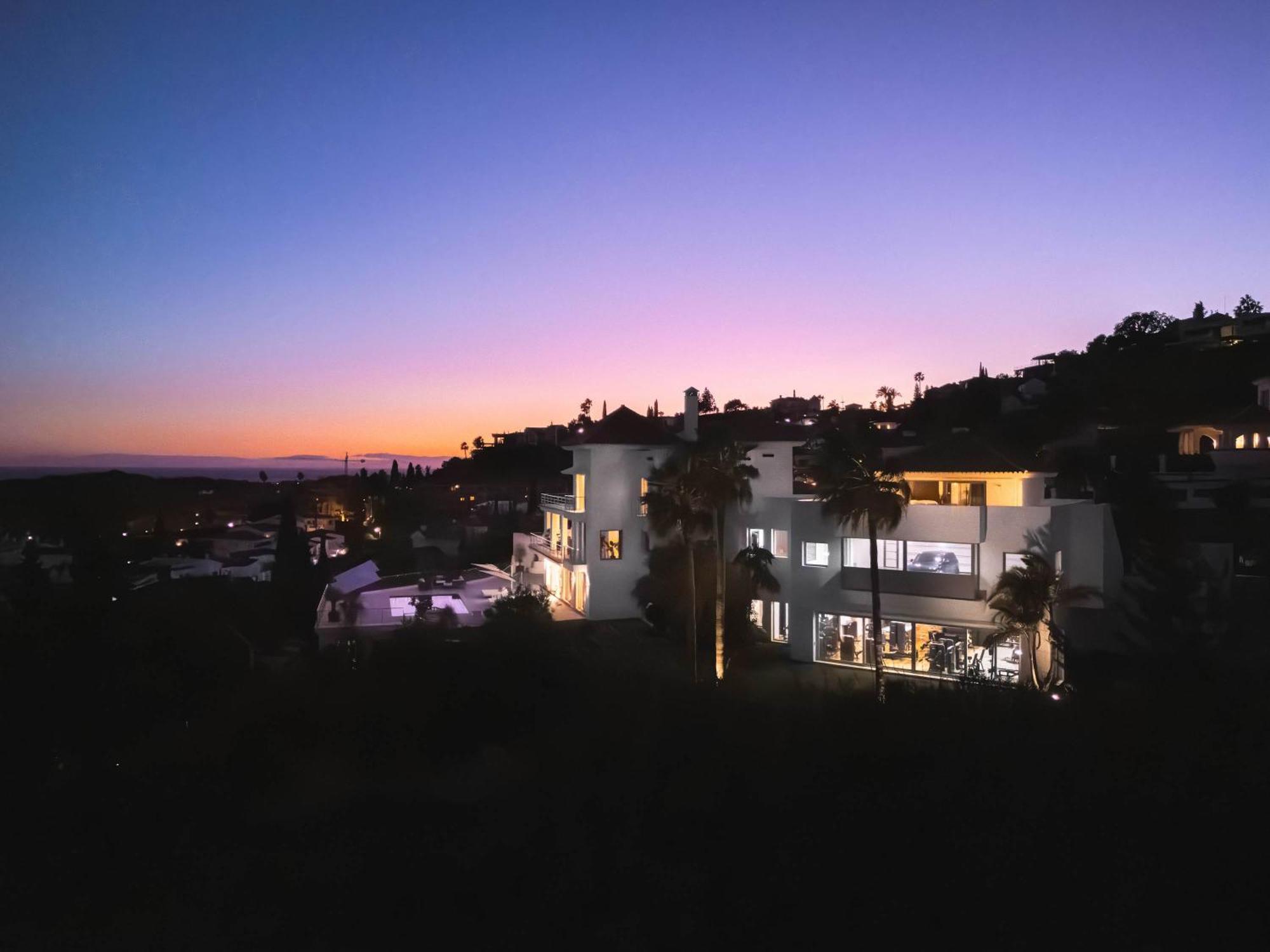 Paraiso Alto Ultimate Pool Gym Cinema Parking Golf Villa Estepona