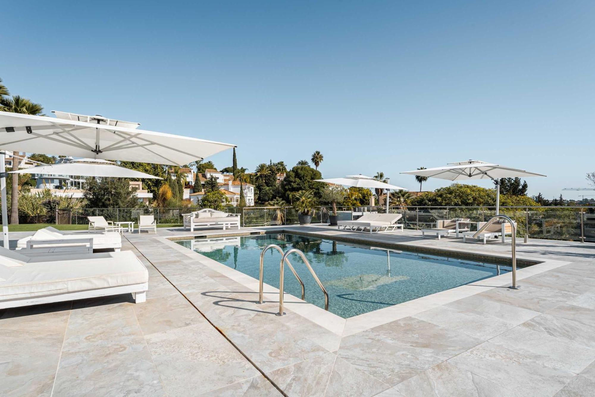 Villa Paraiso Alto Ultimate Pool Gym Cinema Parking Golf Estepona