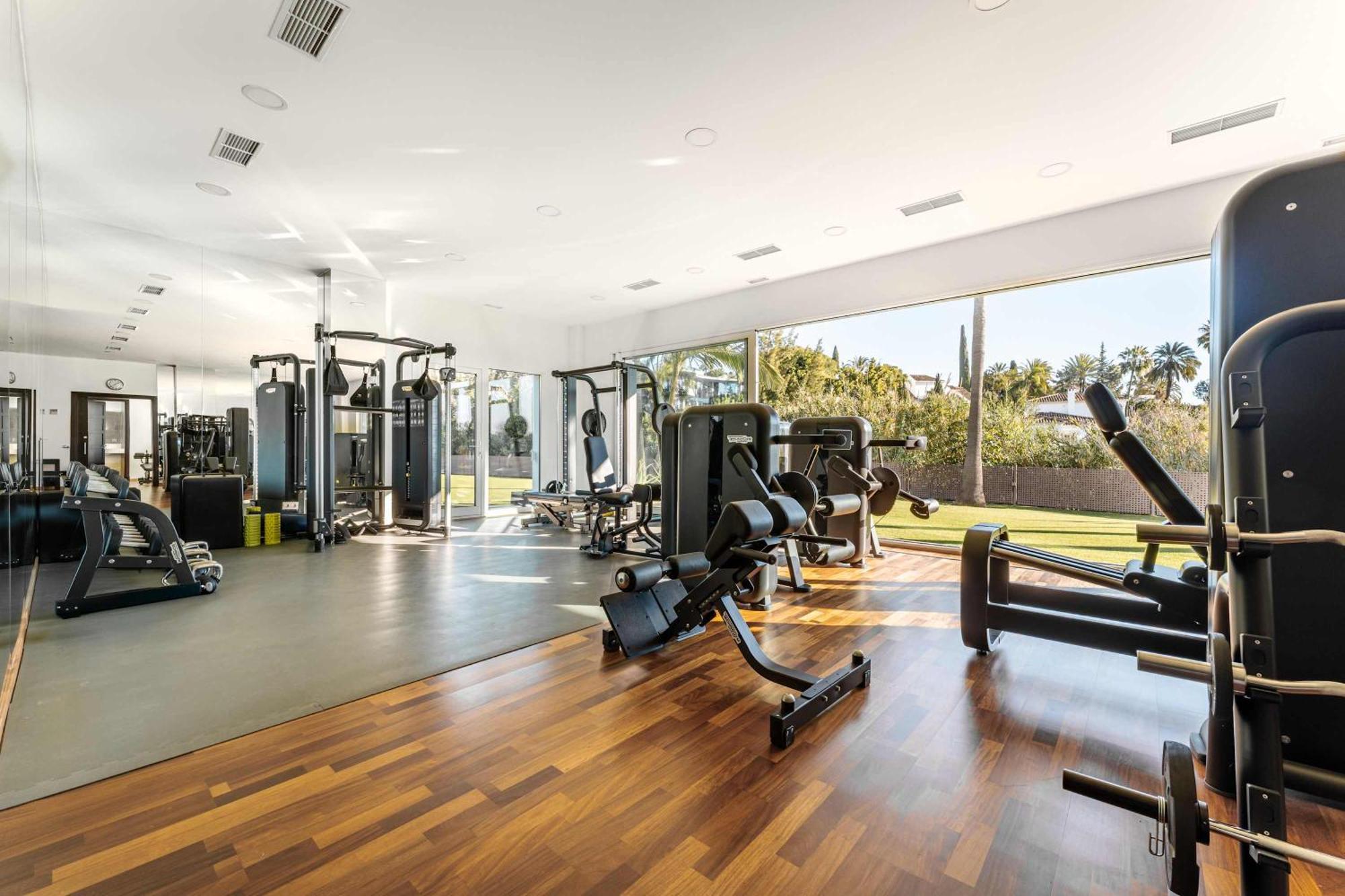 Villa Paraiso Alto Ultimate Pool Gym Cinema Parking Golf