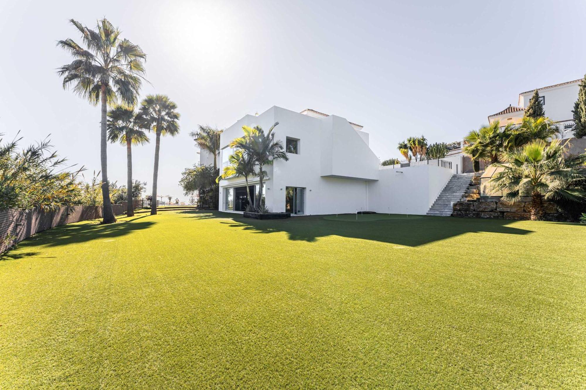 Villa Paraiso Alto Ultimate Pool Gym Cinema Parking Golf Estepona