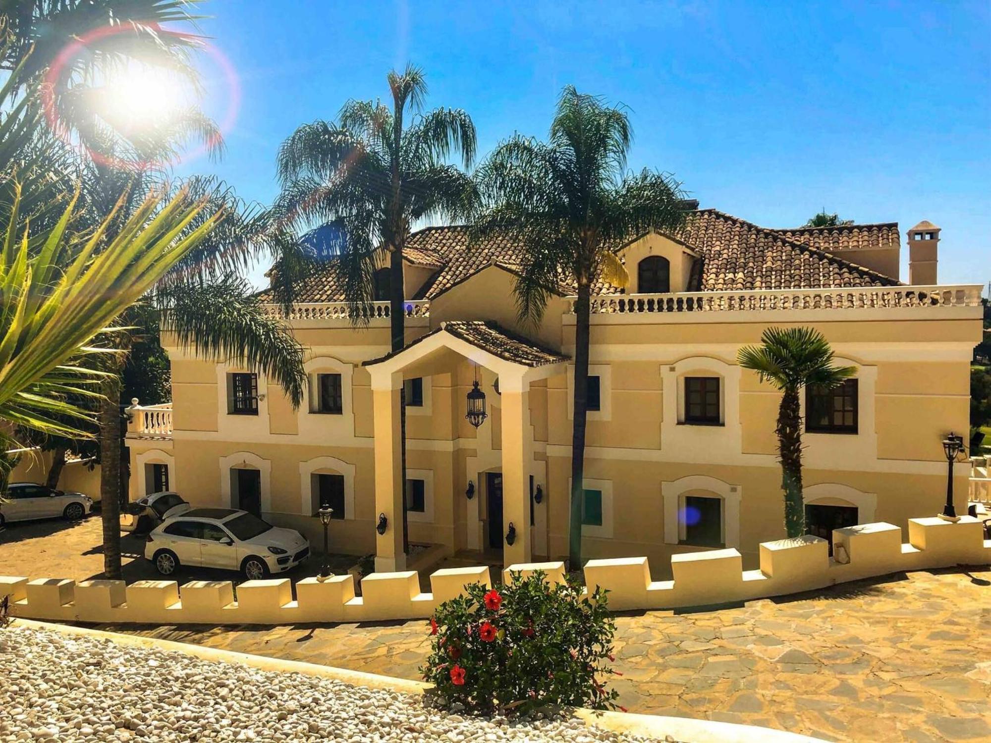 Huge Golf With One Of Marbella Biggest Spas Estepona