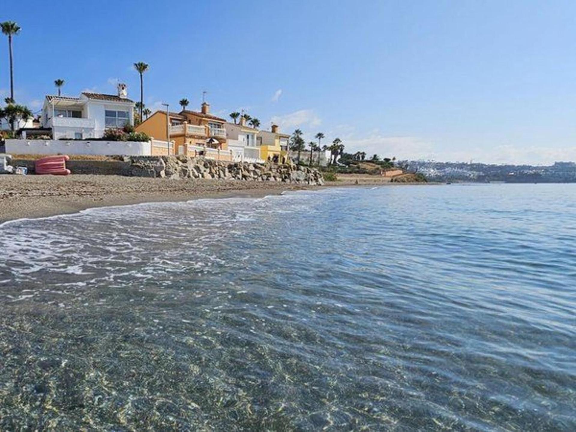 Appartement Coastal Apartment-sleeps 5 Pool Garden Acon Freep