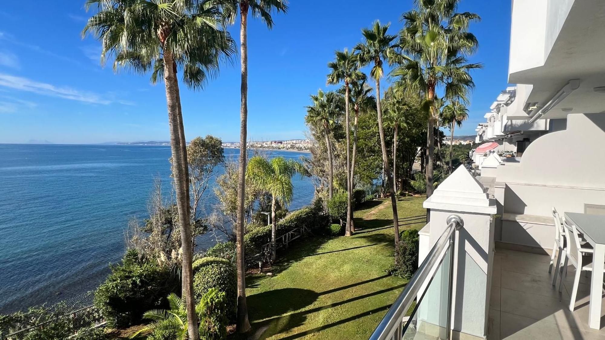 Front With Stunning Sea Views Appartement Estepona