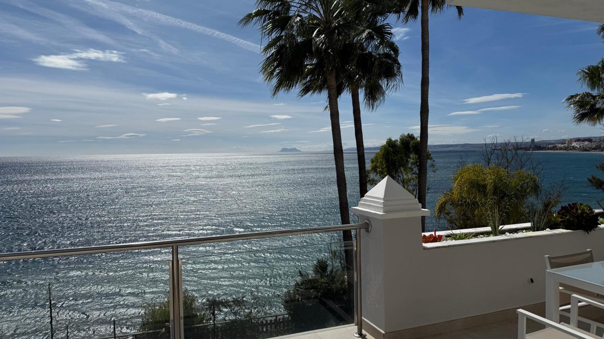 Front With Stunning Sea Views Appartement