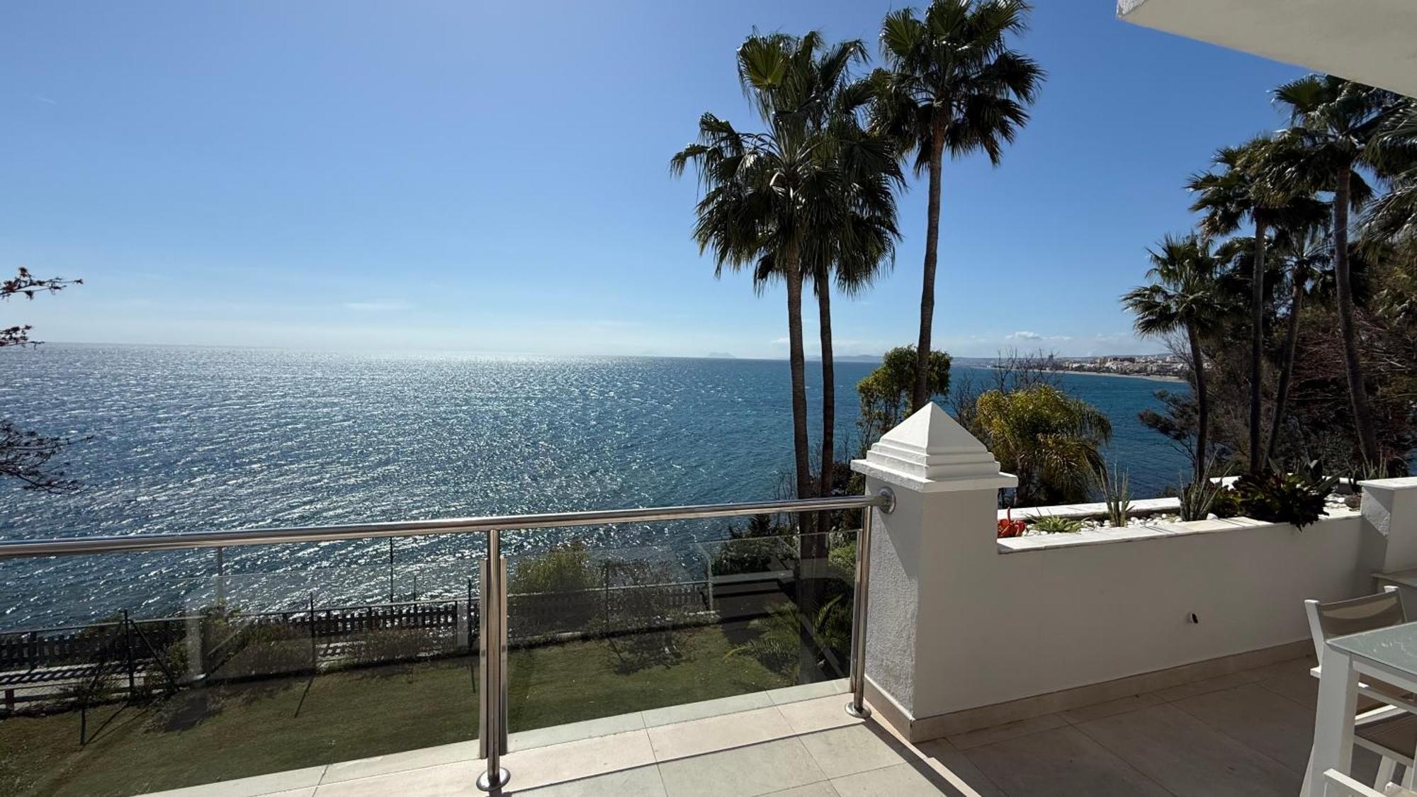 Front With Stunning Sea Views *