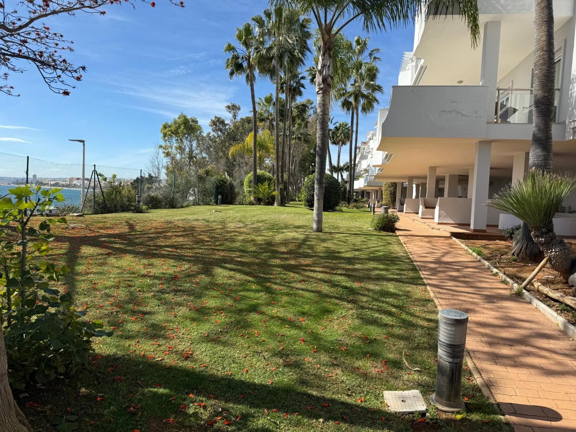 Front With Stunning Sea Views Appartement *
