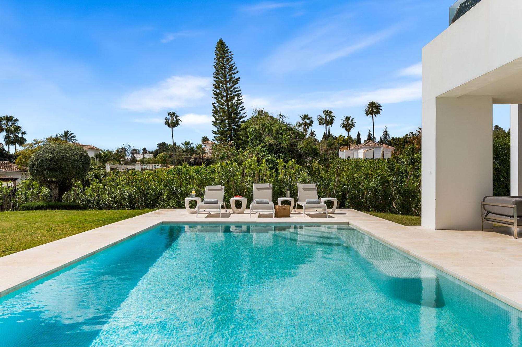 Aurora - Marbella - Contemporary In New Golden Mile Estepona