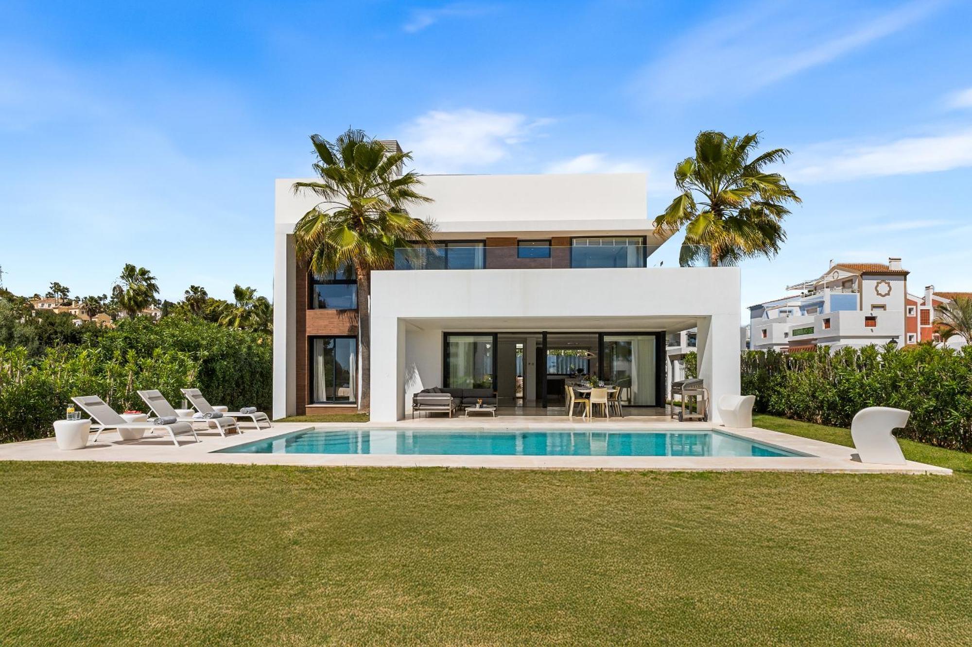 Aurora - Marbella - Contemporary In New Golden Mile Villa Estepona