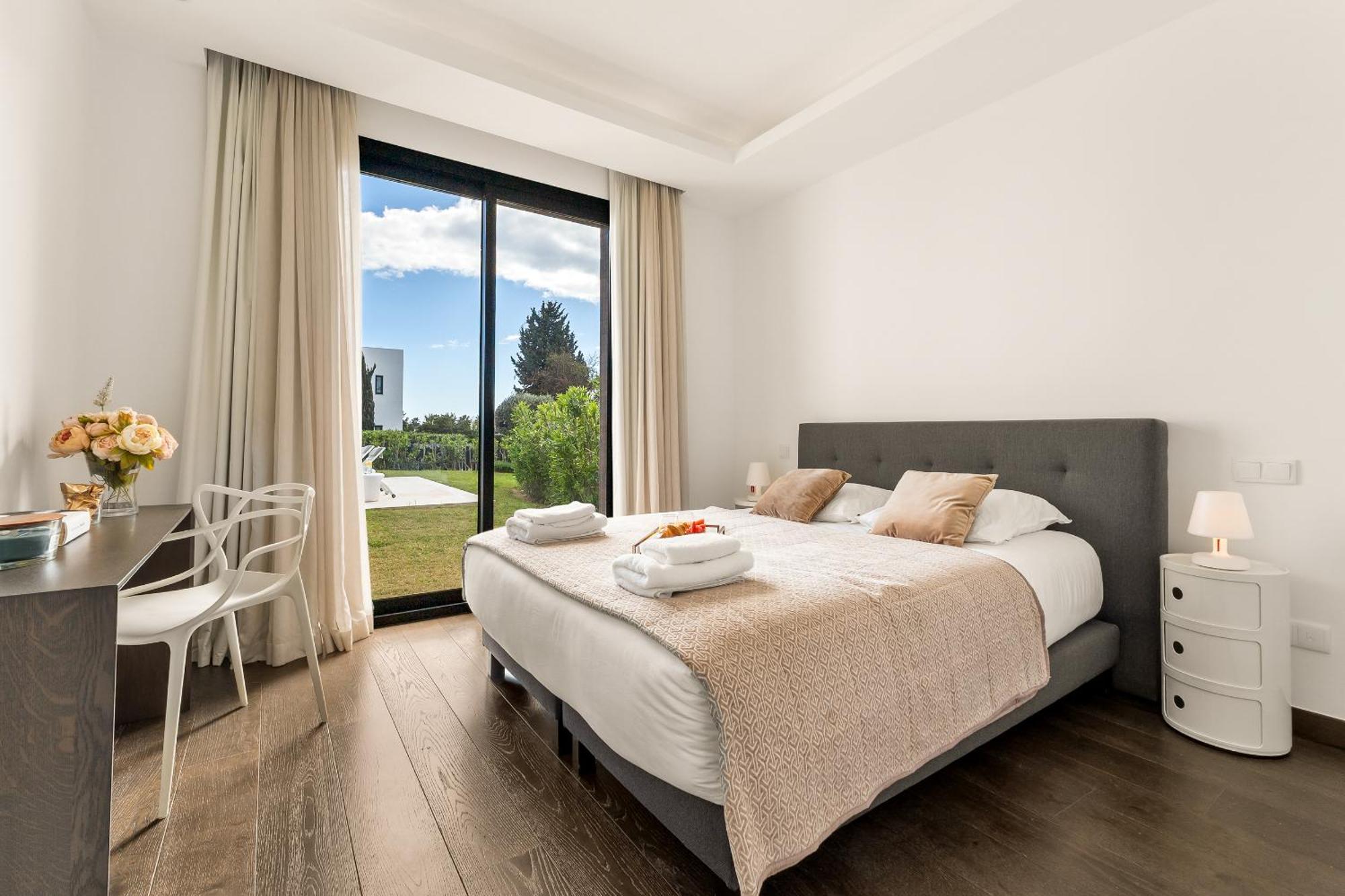 Aurora - Marbella - Contemporary In New Golden Mile Villa Estepona