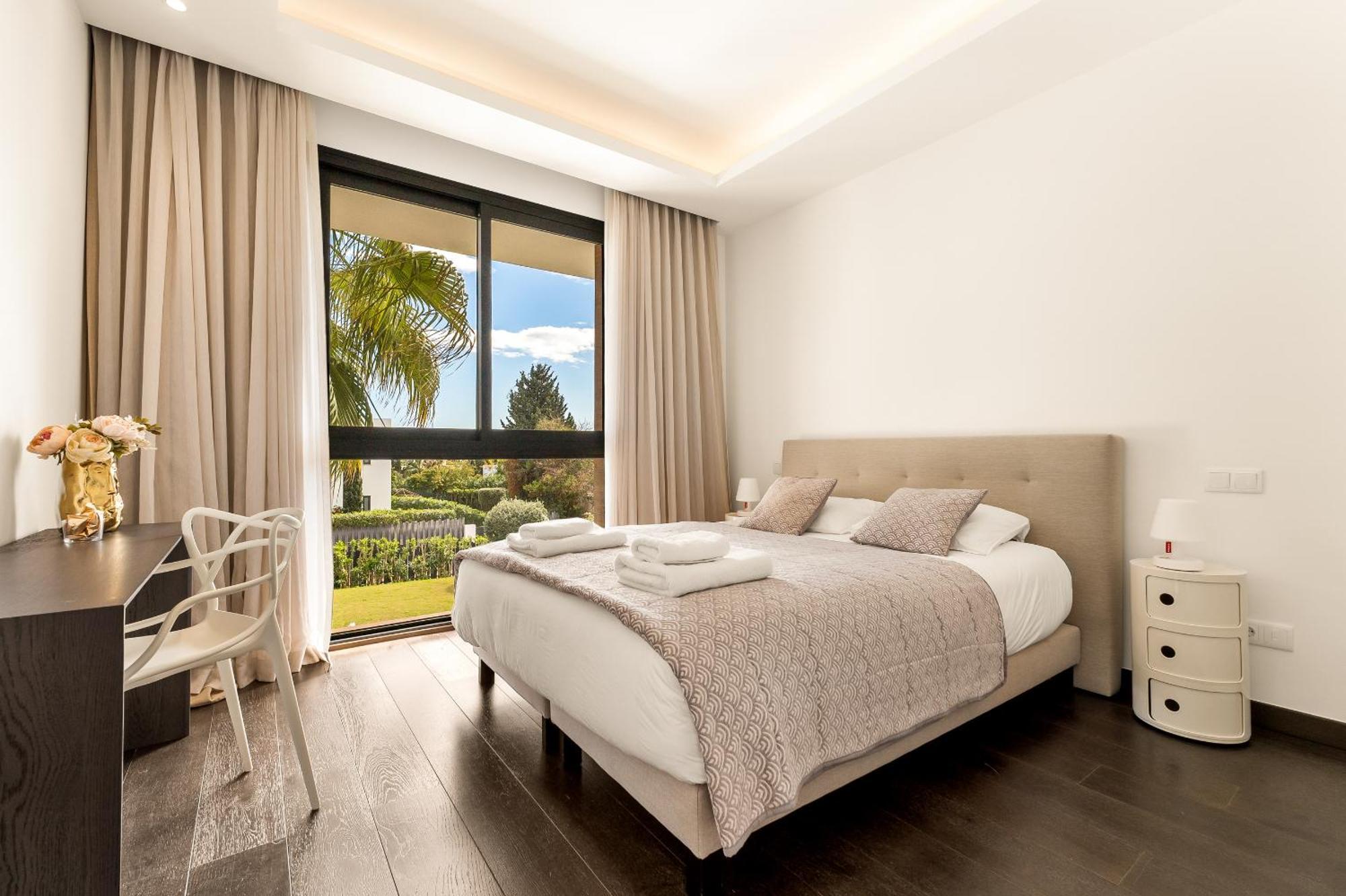 Aurora - Marbella - Contemporary In New Golden Mile *