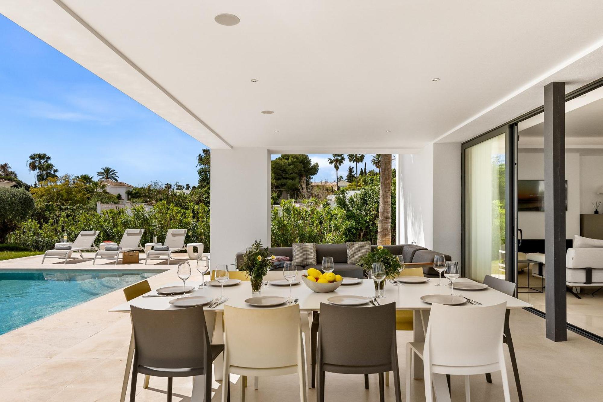 Villa Aurora - Marbella - Contemporary In New Golden Mile