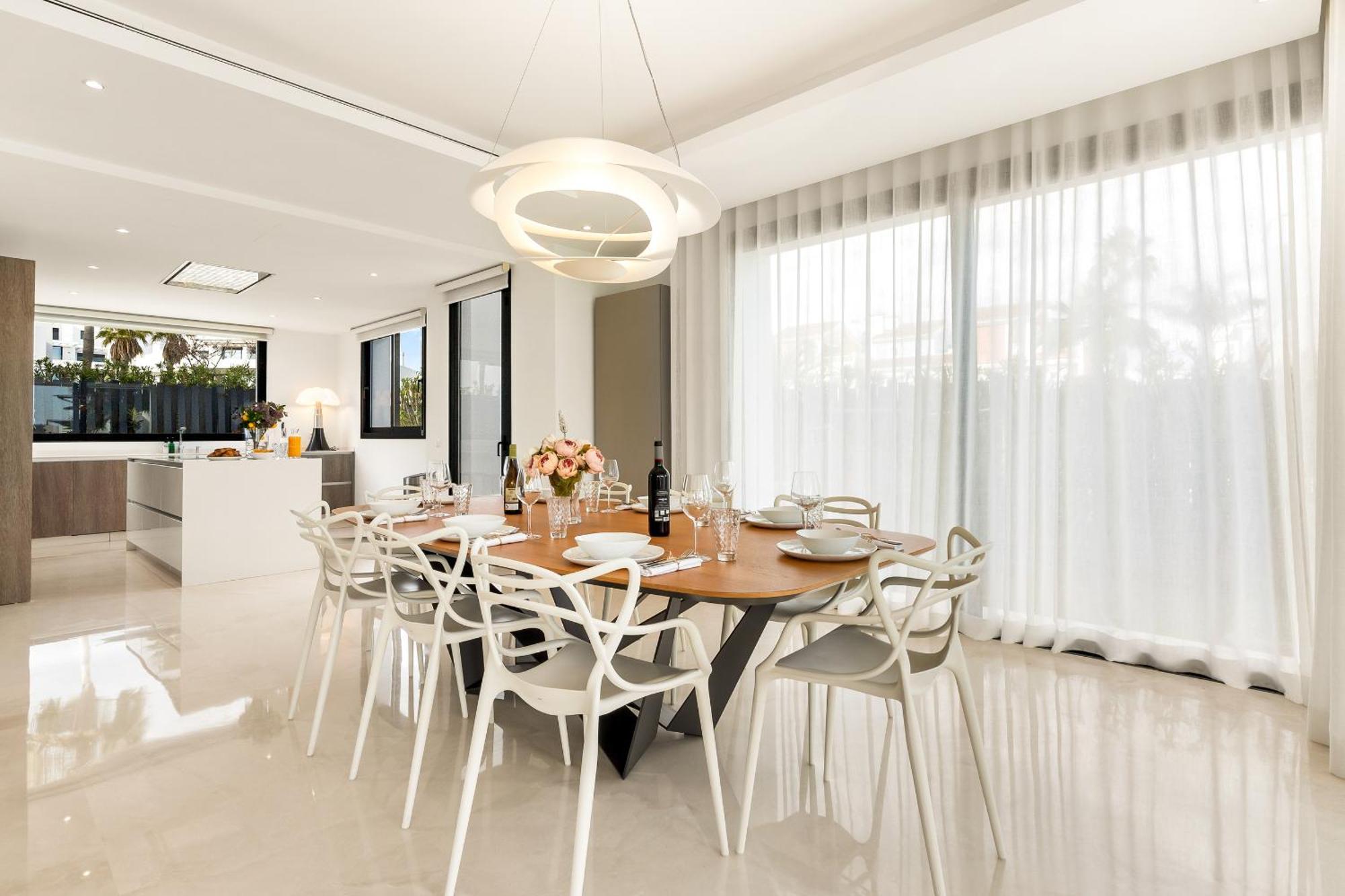 Villa Aurora - Marbella - Contemporary In New Golden Mile *